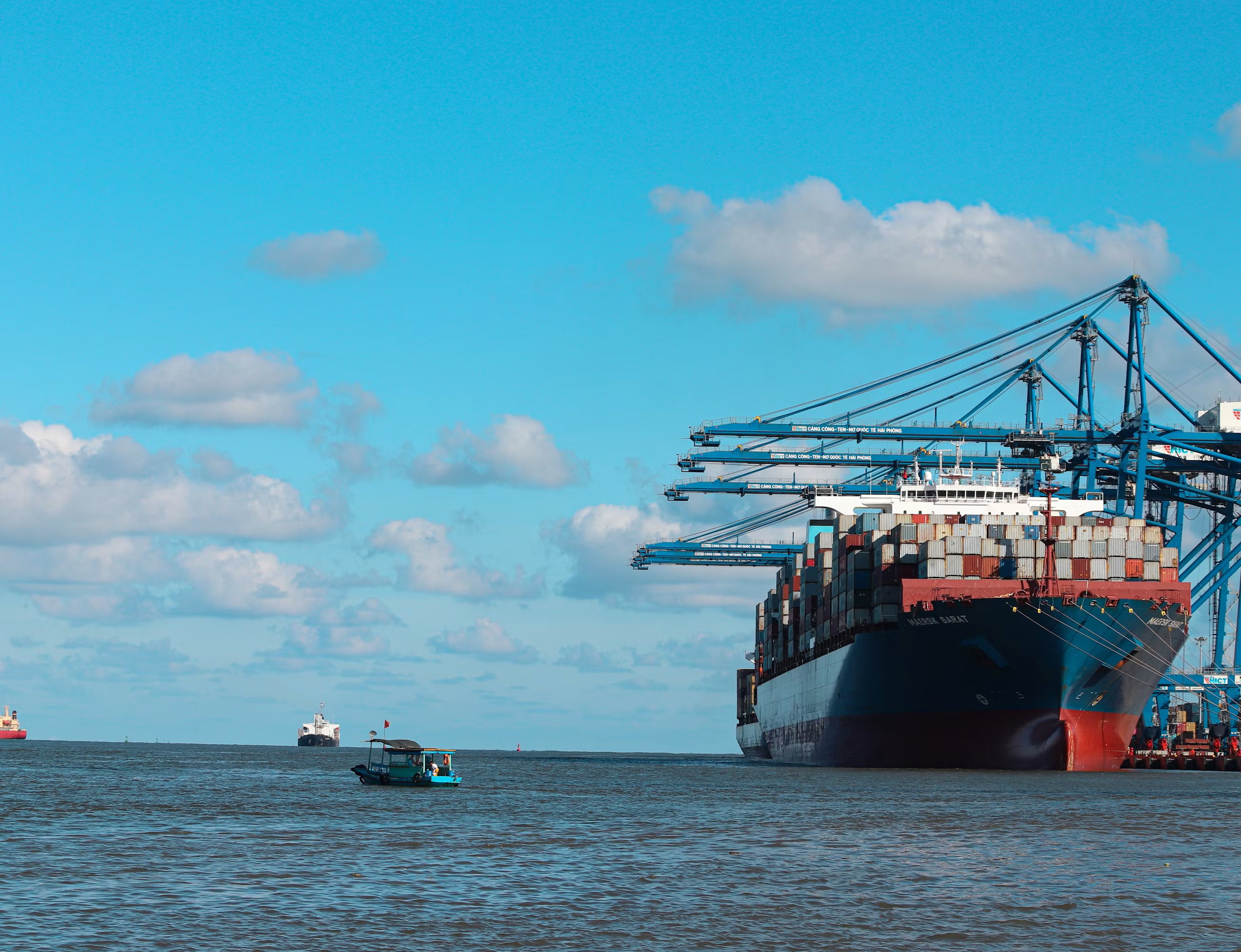 How Shipbroking Connects Global Cargo & Vessel Markets